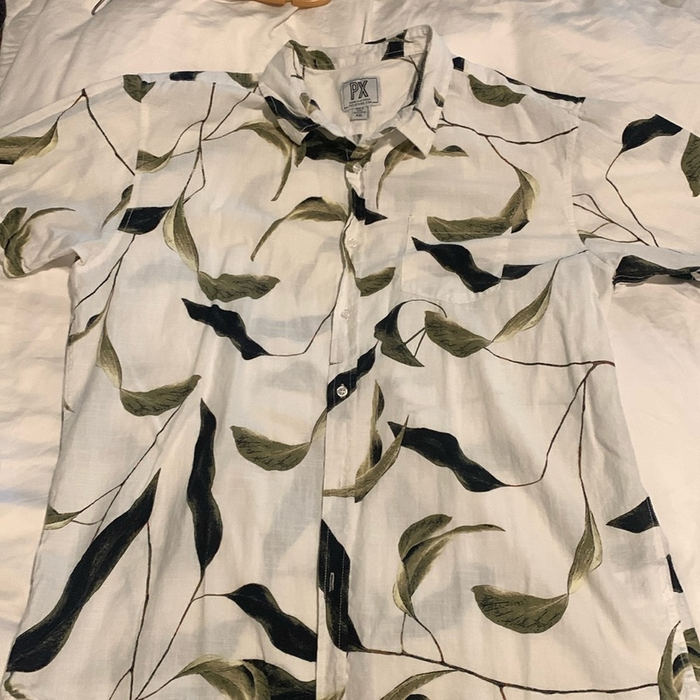 Men’s 100% cotton, lightweight short sleeve button down shirt.